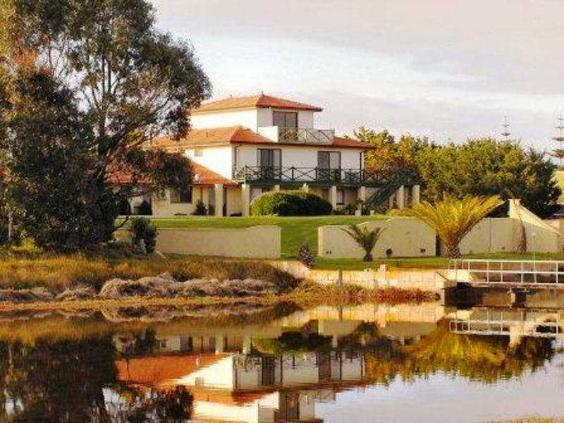 Martin Fields Beach Retreat Busselton Exterior photo